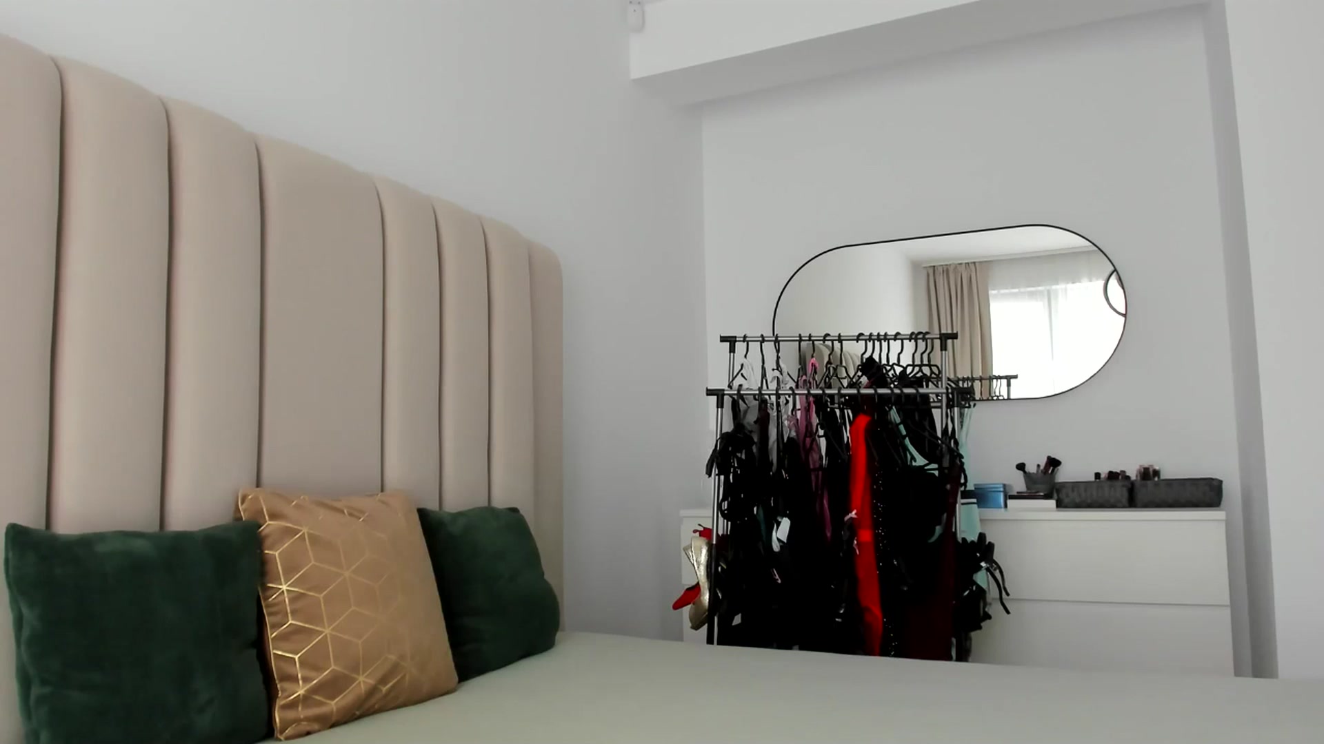 Gallery image thumbnail from Hrystina_'s myfreecams stream on, 08/23/2025, 14:49 image 2 of 20