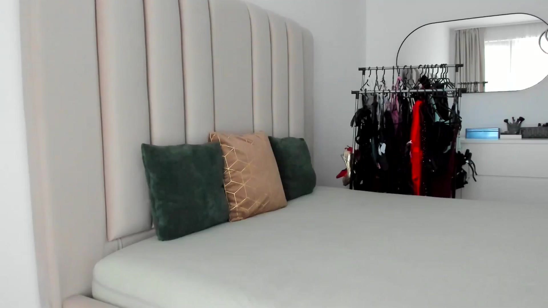 Gallery image thumbnail from Hrystina_'s myfreecams stream on, 08/27/2025, 17:55 image 12 of 20
