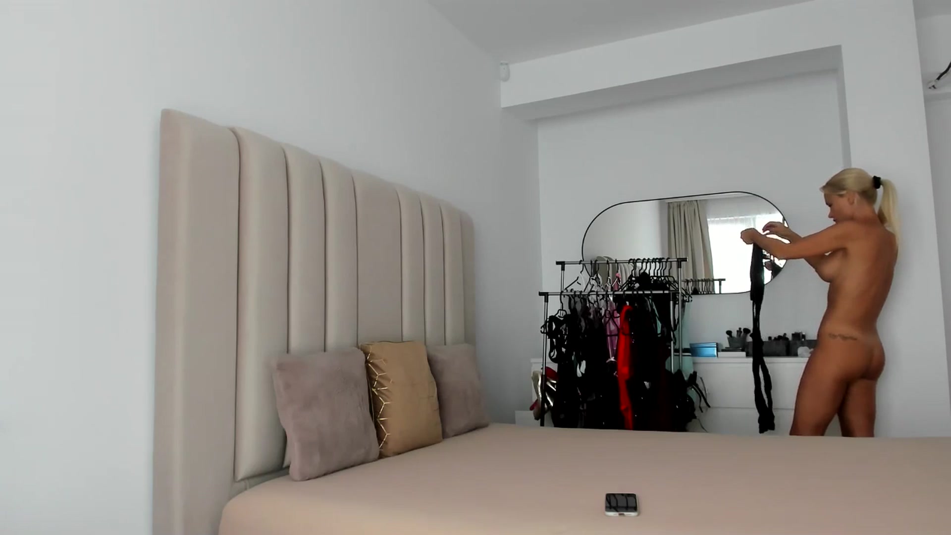 Gallery image thumbnail from Hrystina_'s myfreecams stream on, 08/30/2025, 14:08 image 14 of 20