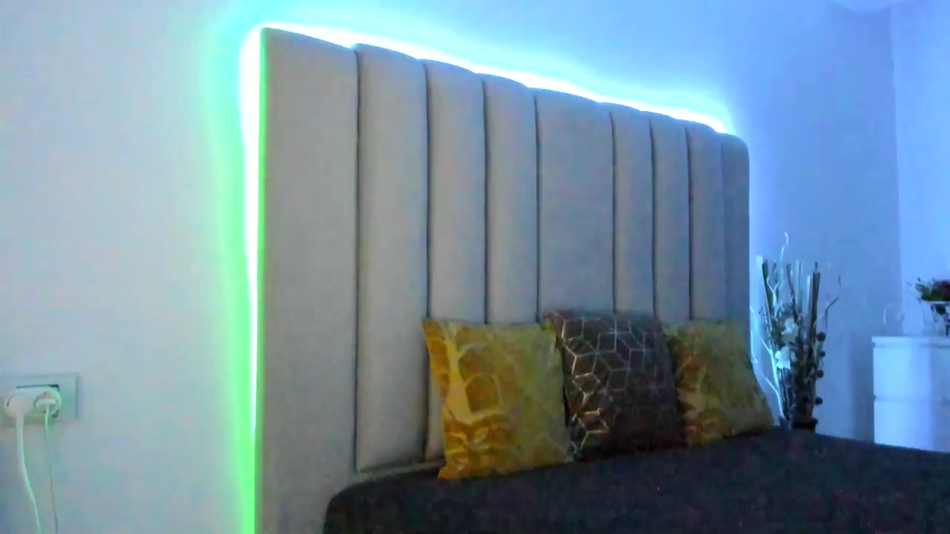 Gallery image thumbnail from Hrystina_'s myfreecams stream on, 09/29/2025, 16:37 image 14 of 20