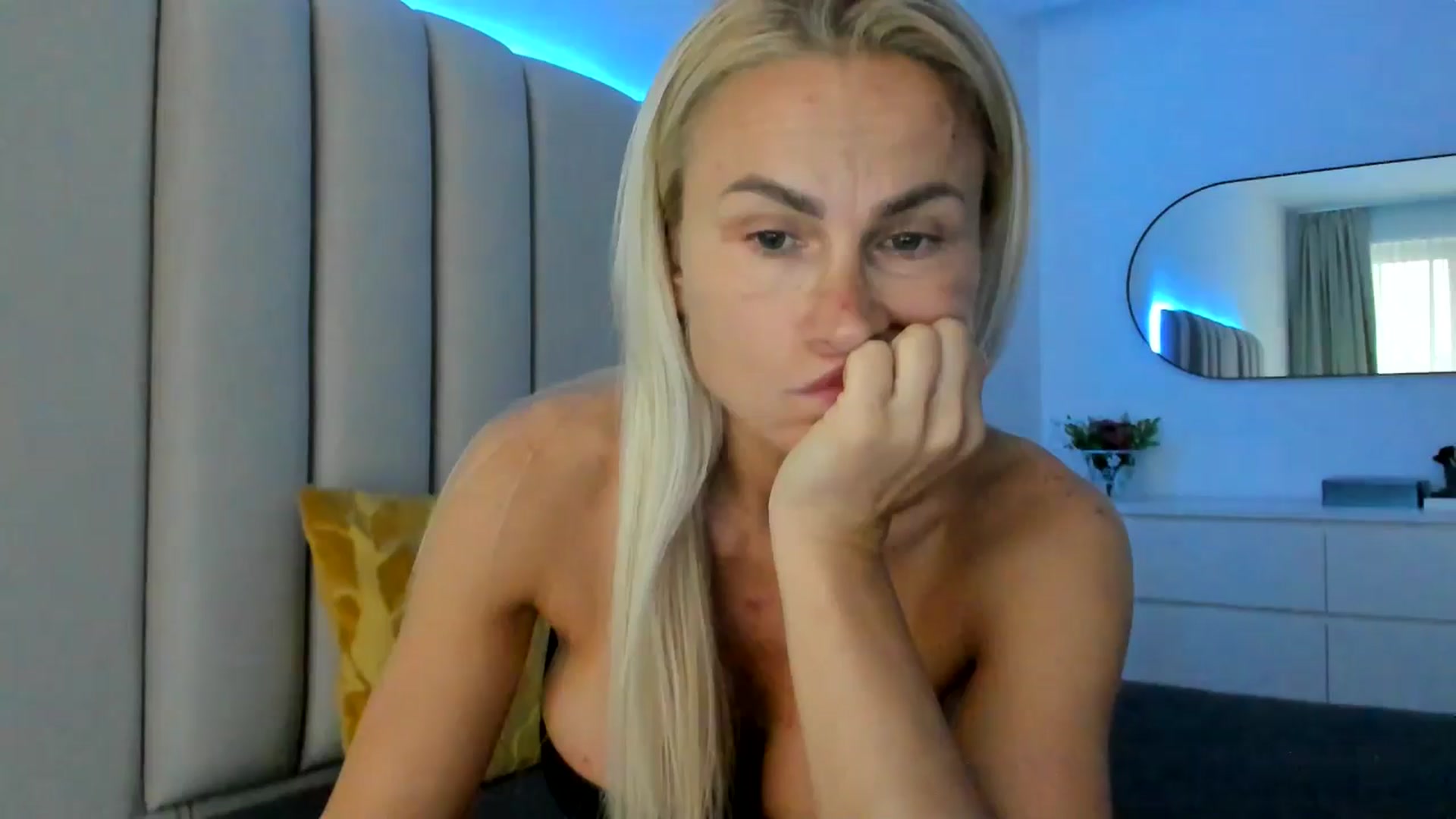 Gallery image thumbnail from Hrystina_'s myfreecams stream on, 09/29/2025, 16:37 image 5 of 20