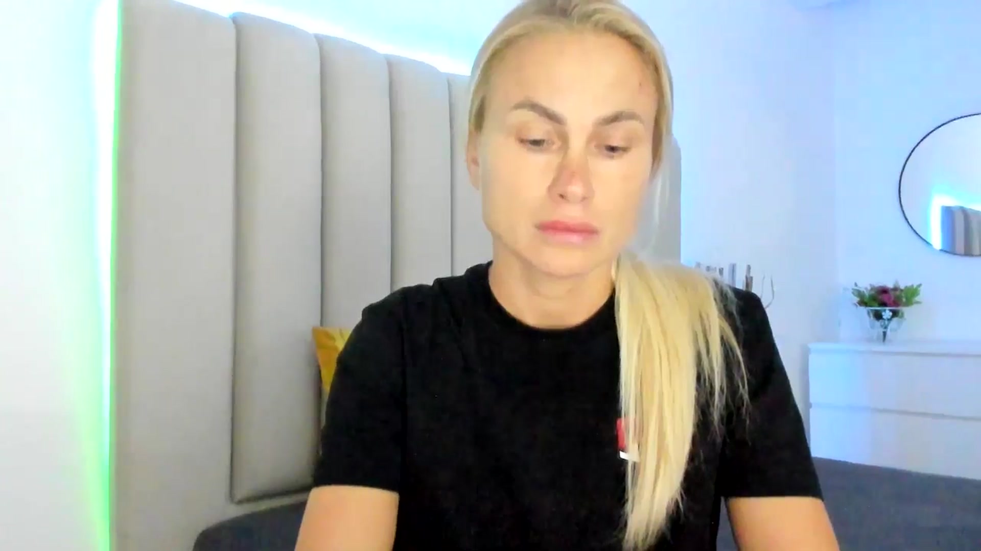 Gallery image thumbnail from Hrystina_'s myfreecams stream on, 09/29/2025, 16:37 image 16 of 20
