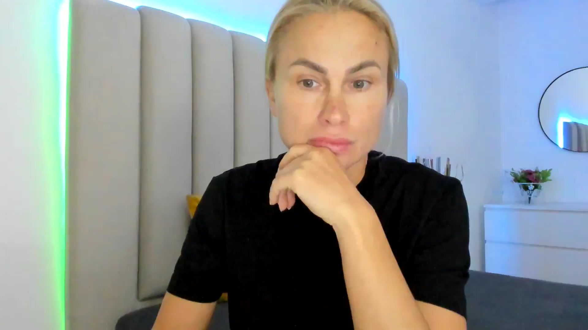 Gallery image thumbnail from Hrystina_'s myfreecams stream on, 09/29/2025, 16:37 image 15 of 20