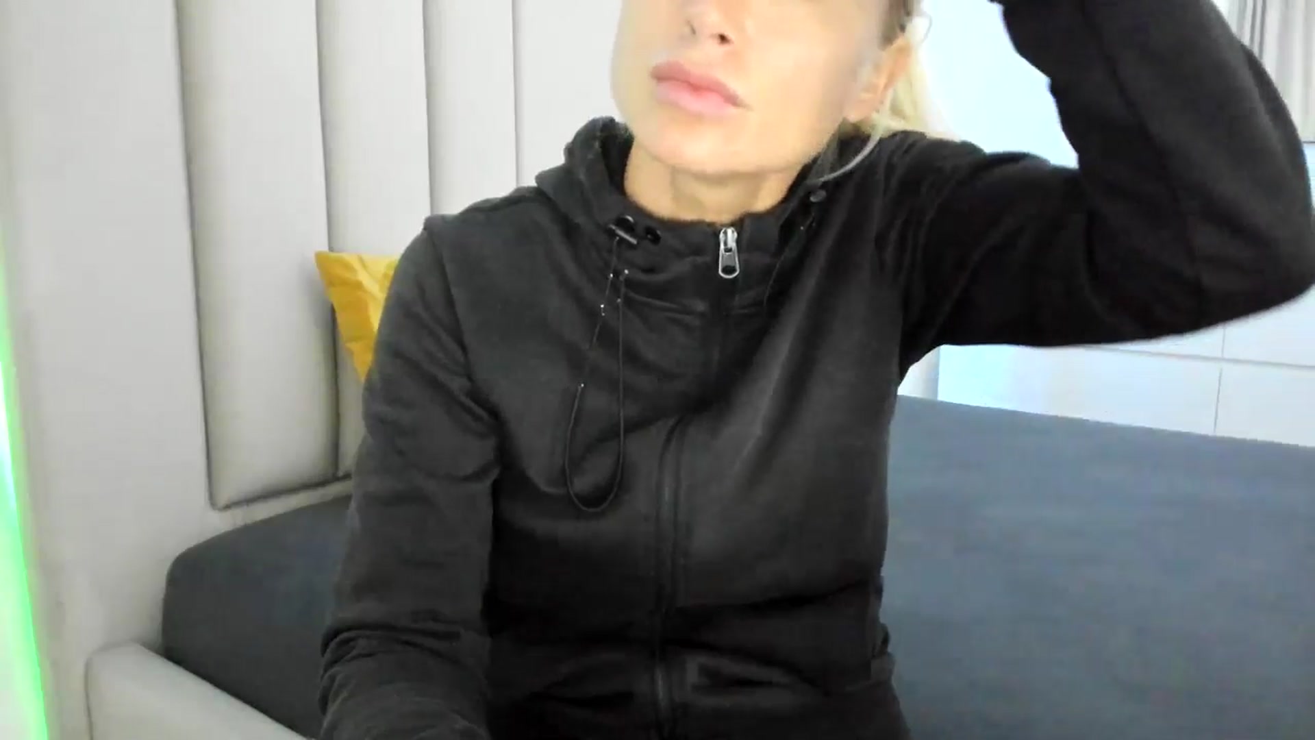Gallery image thumbnail from Hrystina_'s myfreecams stream on, 10/03/2025, 15:54 image 5 of 20