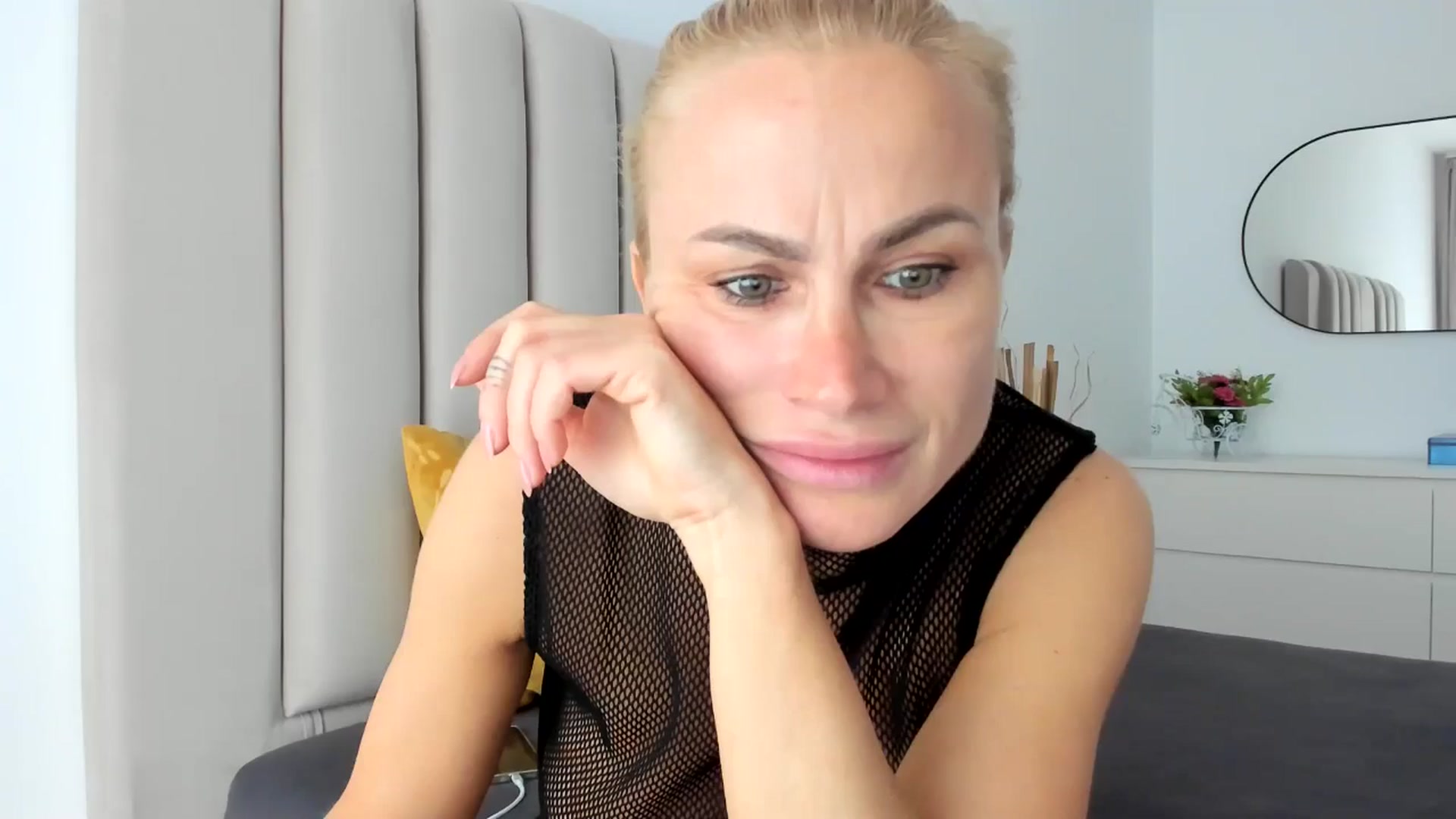 Gallery image thumbnail from Hrystina_'s myfreecams stream on, 10/16/2025, 12:08 image 18 of 20