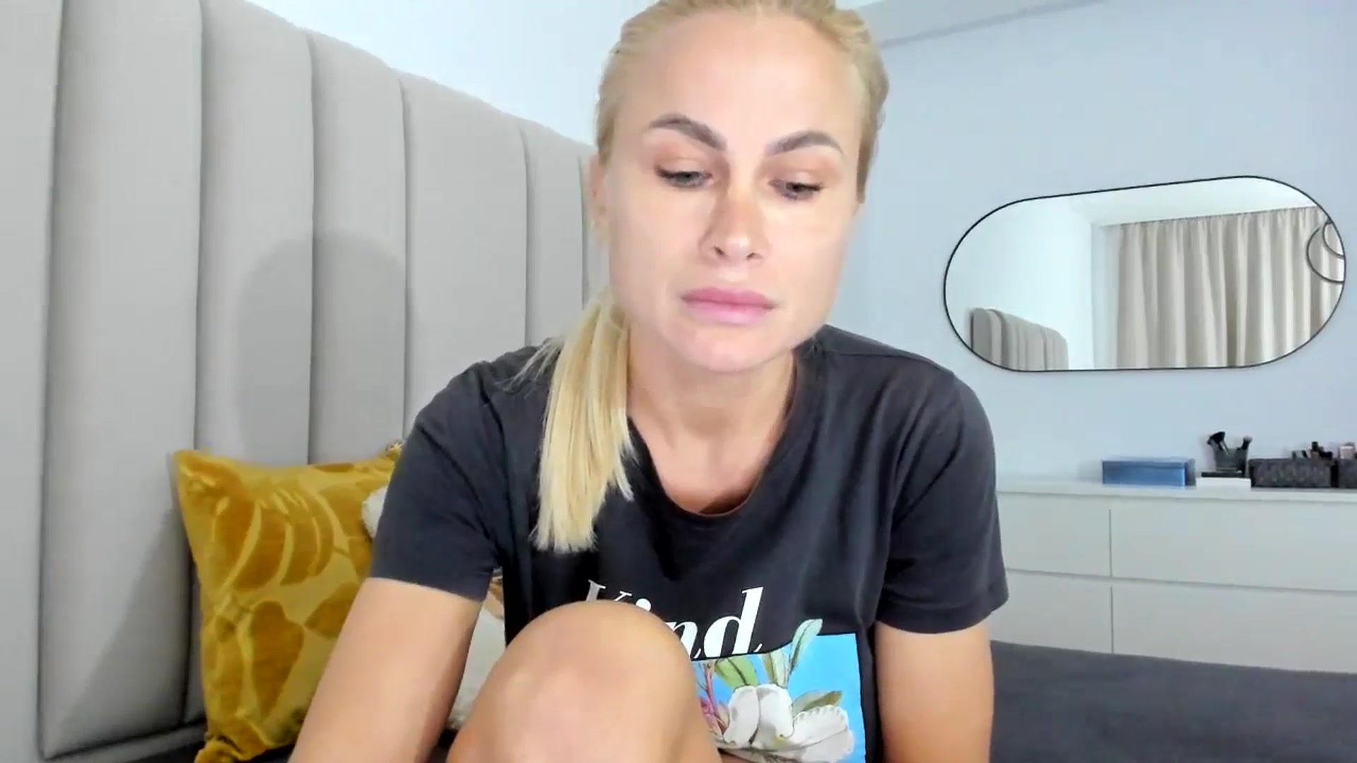 Gallery image thumbnail from Hrystina_'s myfreecams stream on, 10/16/2025, 16:10 image 19 of 20