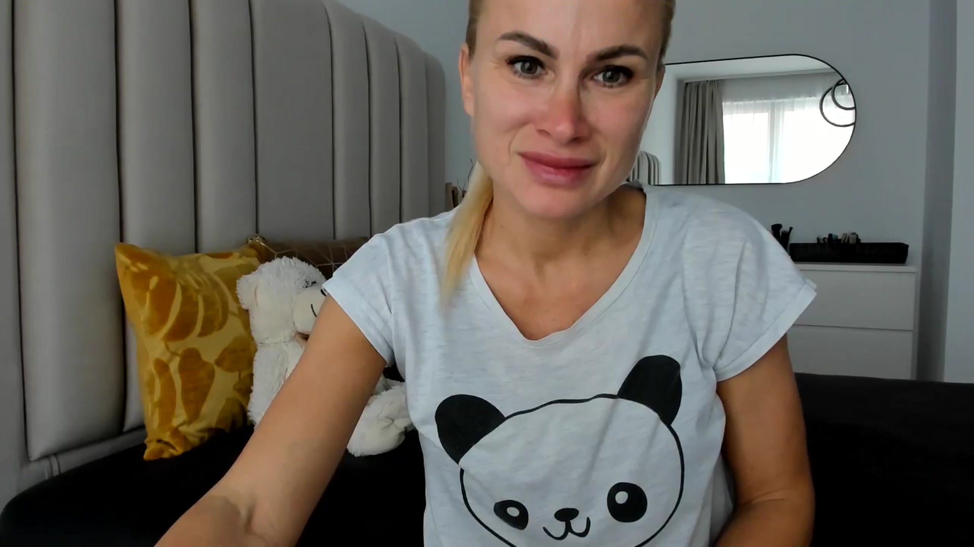 Gallery image thumbnail from Hrystina_'s myfreecams stream on, 10/22/2025, 14:47 image 14 of 20