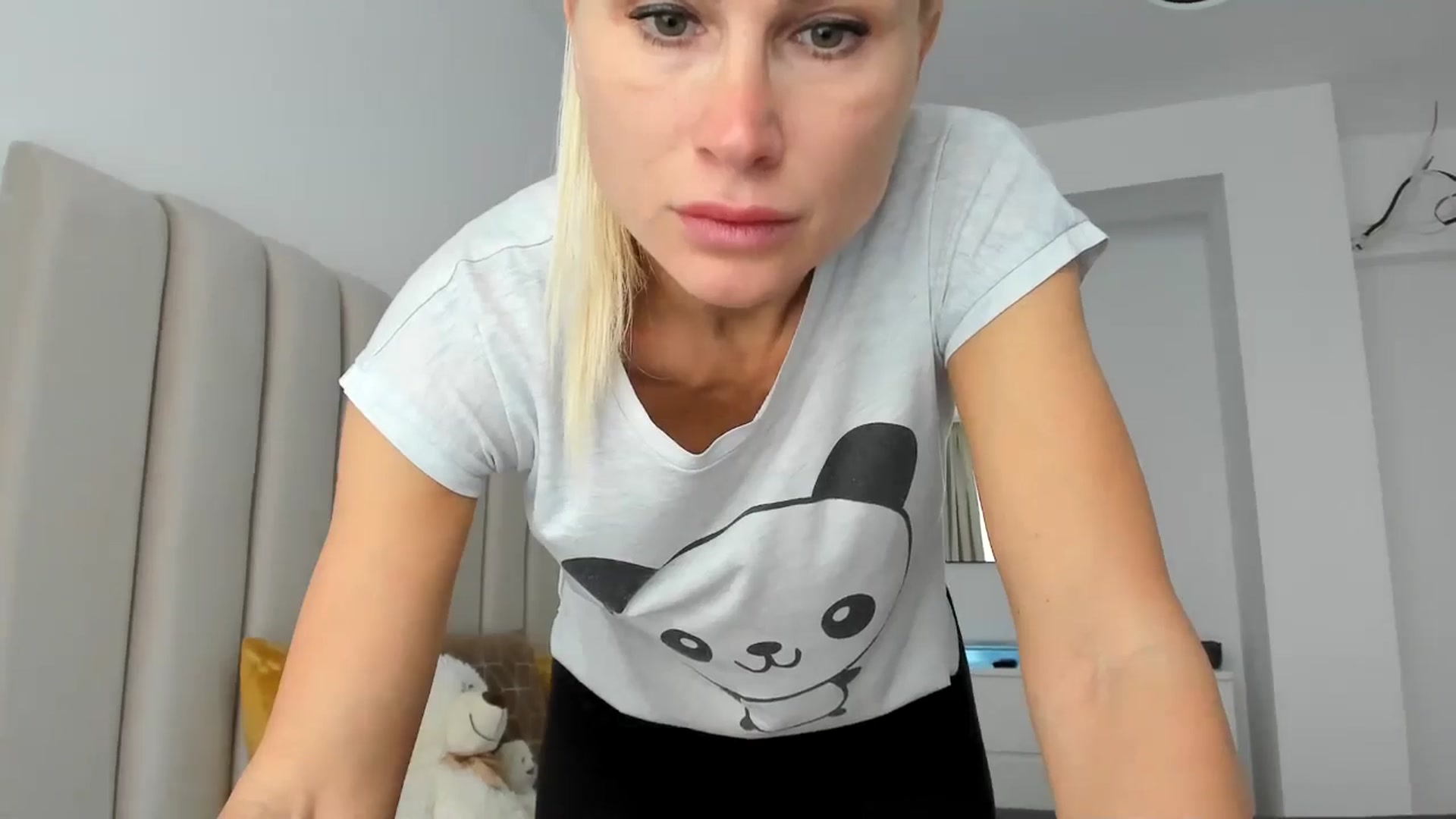 Gallery image thumbnail from Hrystina_'s myfreecams stream on, 10/22/2025, 14:47 image 12 of 20