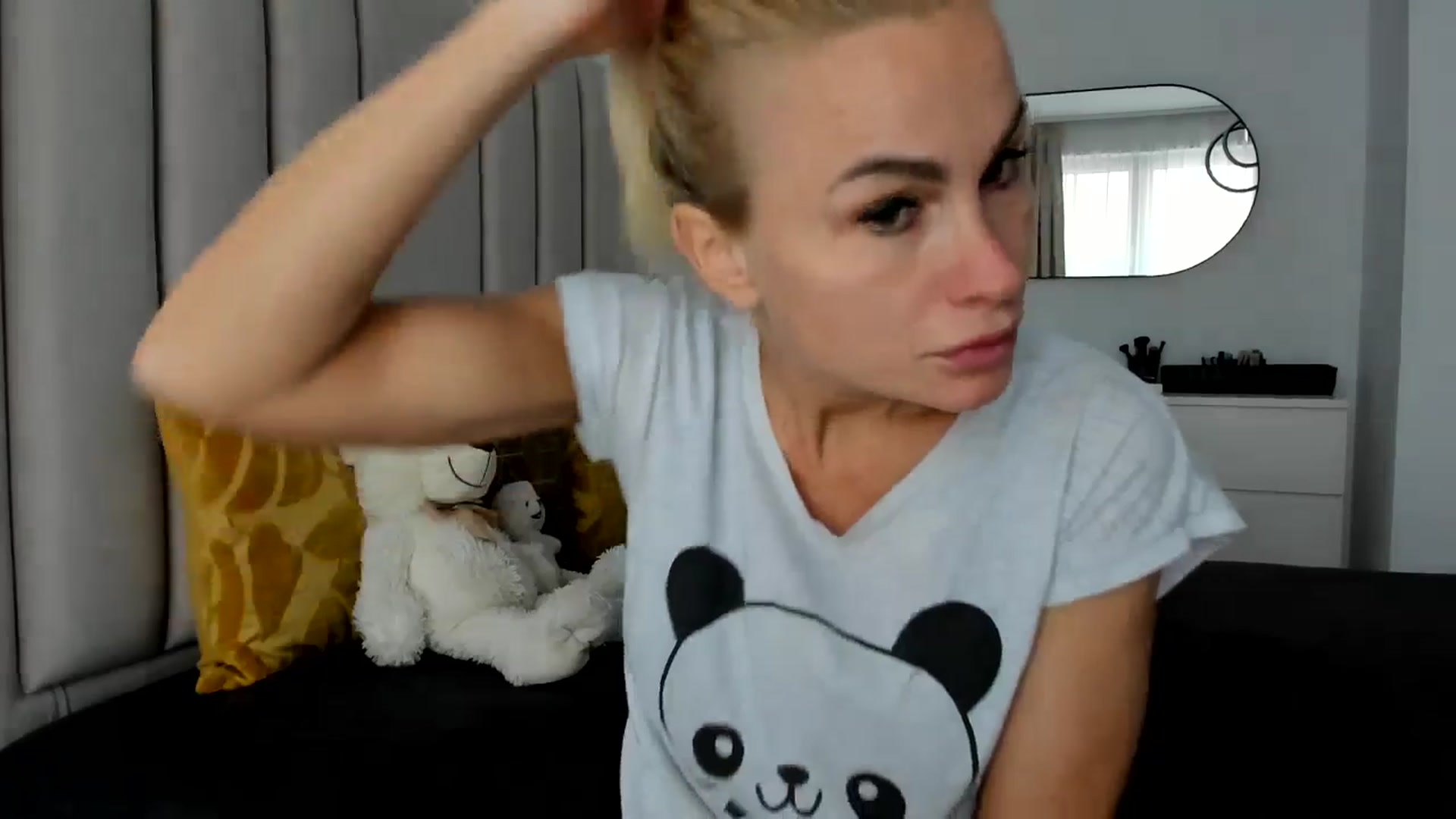 Gallery image thumbnail from Hrystina_'s myfreecams stream on, 10/22/2025, 14:47 image 17 of 20