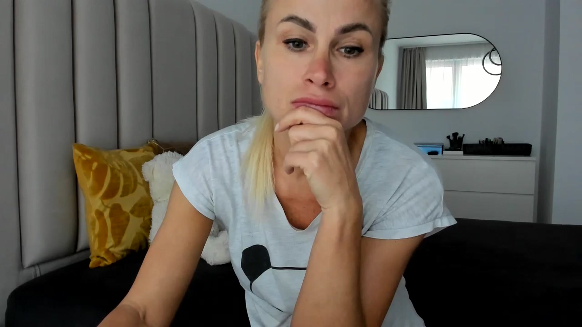 Gallery image thumbnail from Hrystina_'s myfreecams stream on, 10/22/2025, 14:47 image 18 of 20