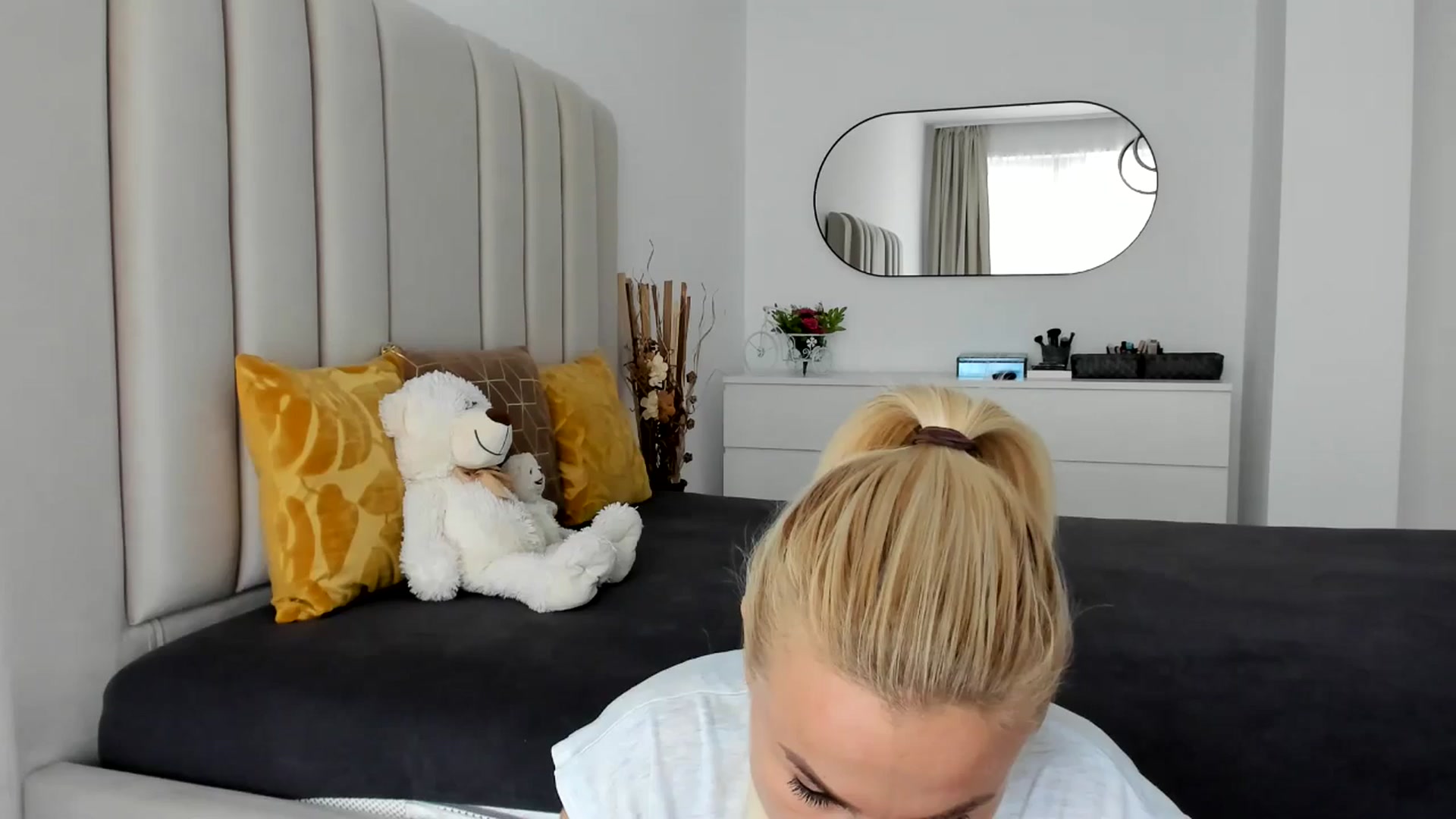Gallery image thumbnail from Hrystina_'s myfreecams stream on, 10/22/2025, 14:47 image 13 of 20