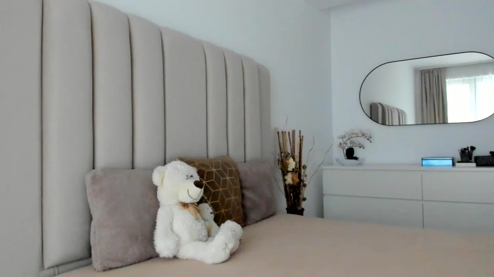 Gallery image thumbnail from Hrystina_'s myfreecams stream on, 11/15/2025, 15:04 image 17 of 20