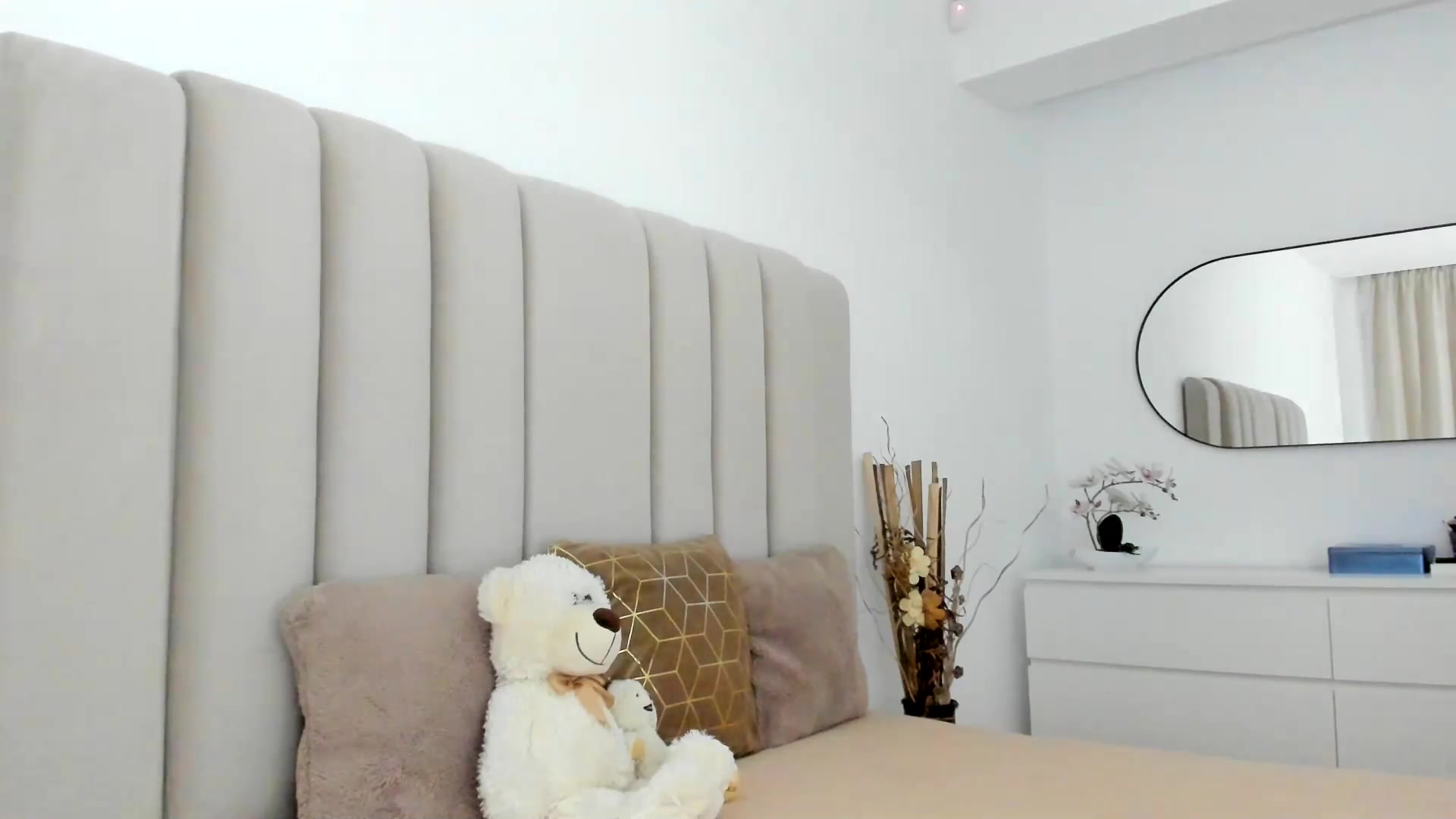 Gallery image thumbnail from Hrystina_'s myfreecams stream on, 11/20/2025, 15:36 image 16 of 20