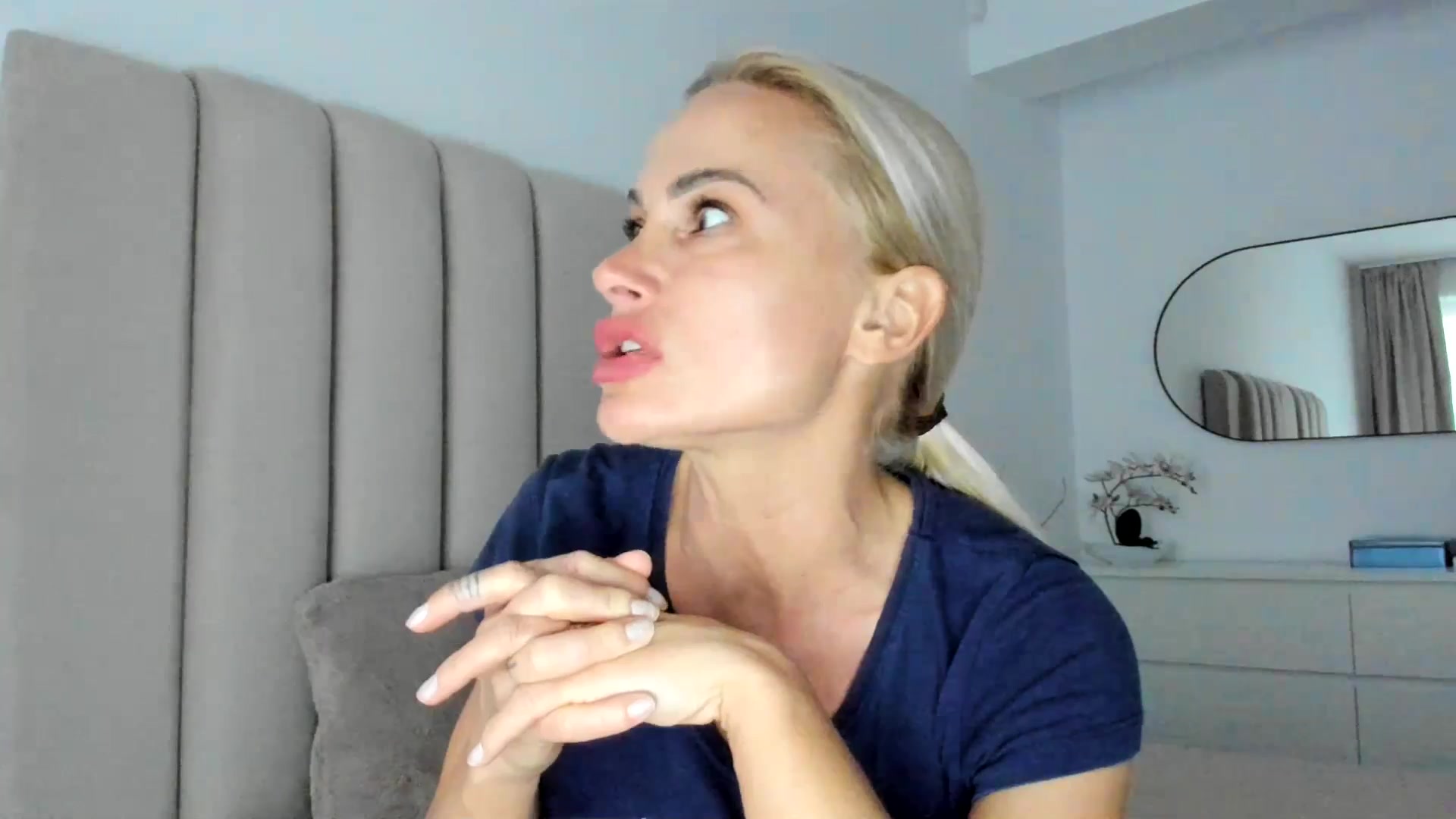 Gallery image thumbnail from Hrystina_'s myfreecams stream on, 11/20/2025, 15:36 image 15 of 20