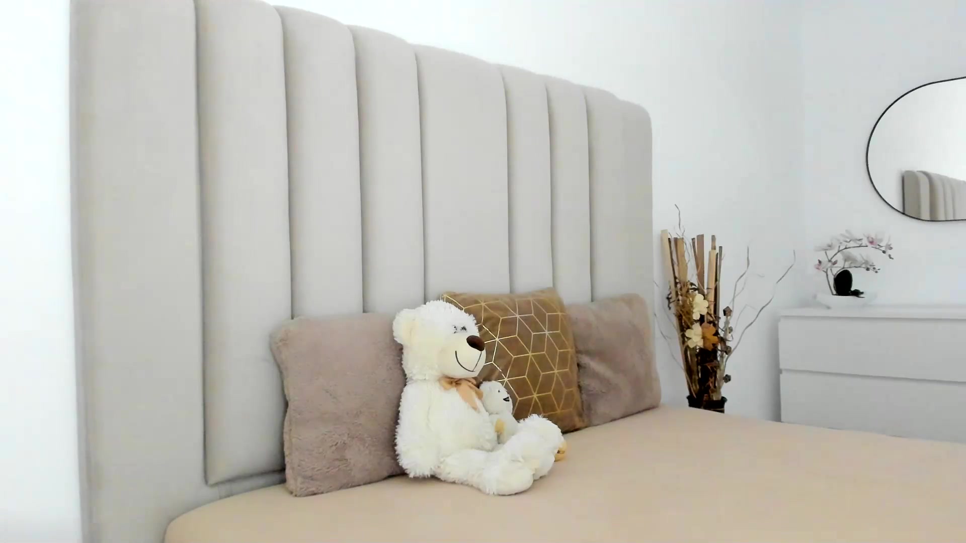 Gallery image thumbnail from Hrystina_'s myfreecams stream on, 11/20/2025, 15:36 image 20 of 20