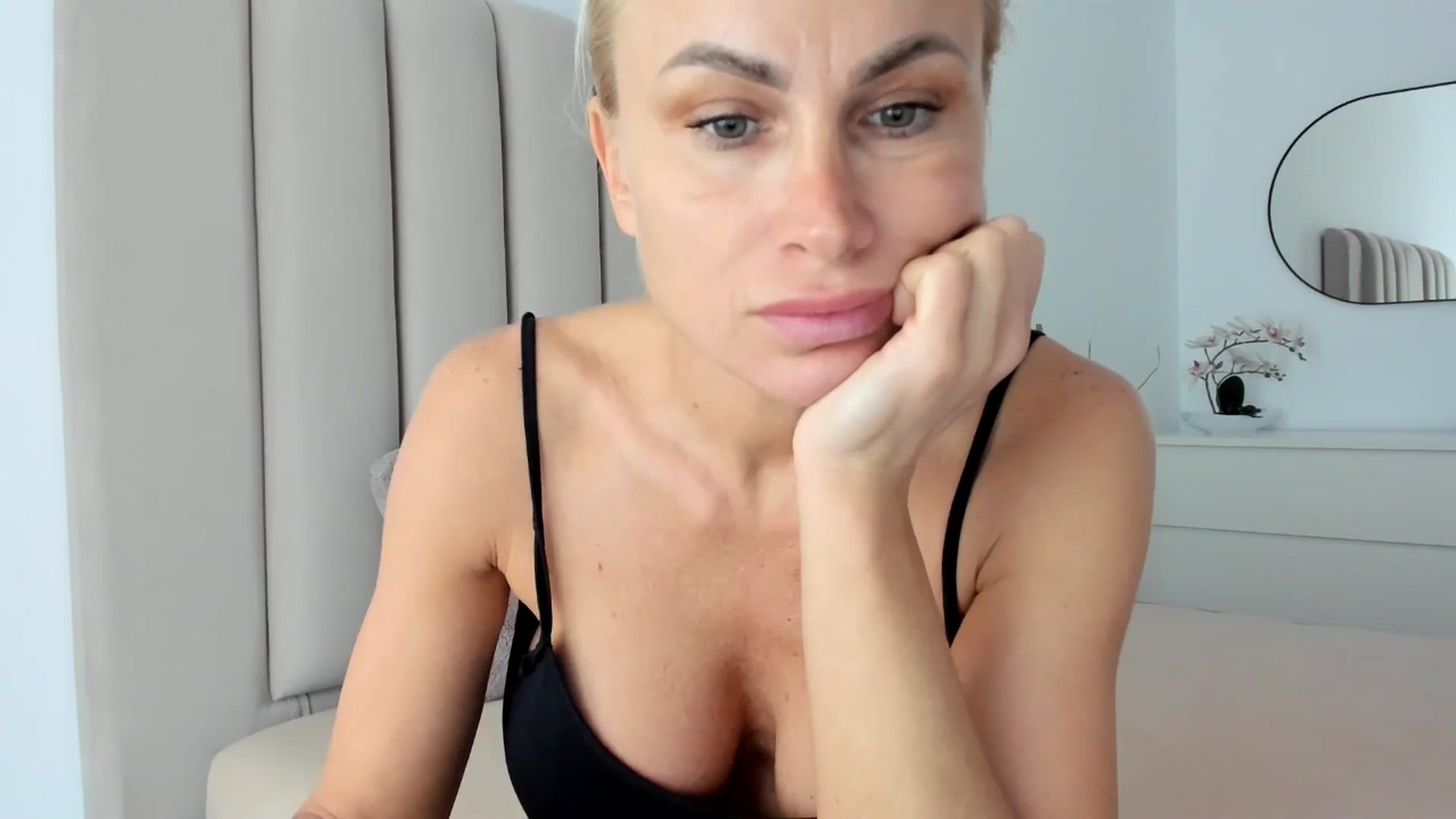 Gallery image thumbnail from Hrystina_'s myfreecams stream on, 11/21/2025, 14:30 image 3 of 20
