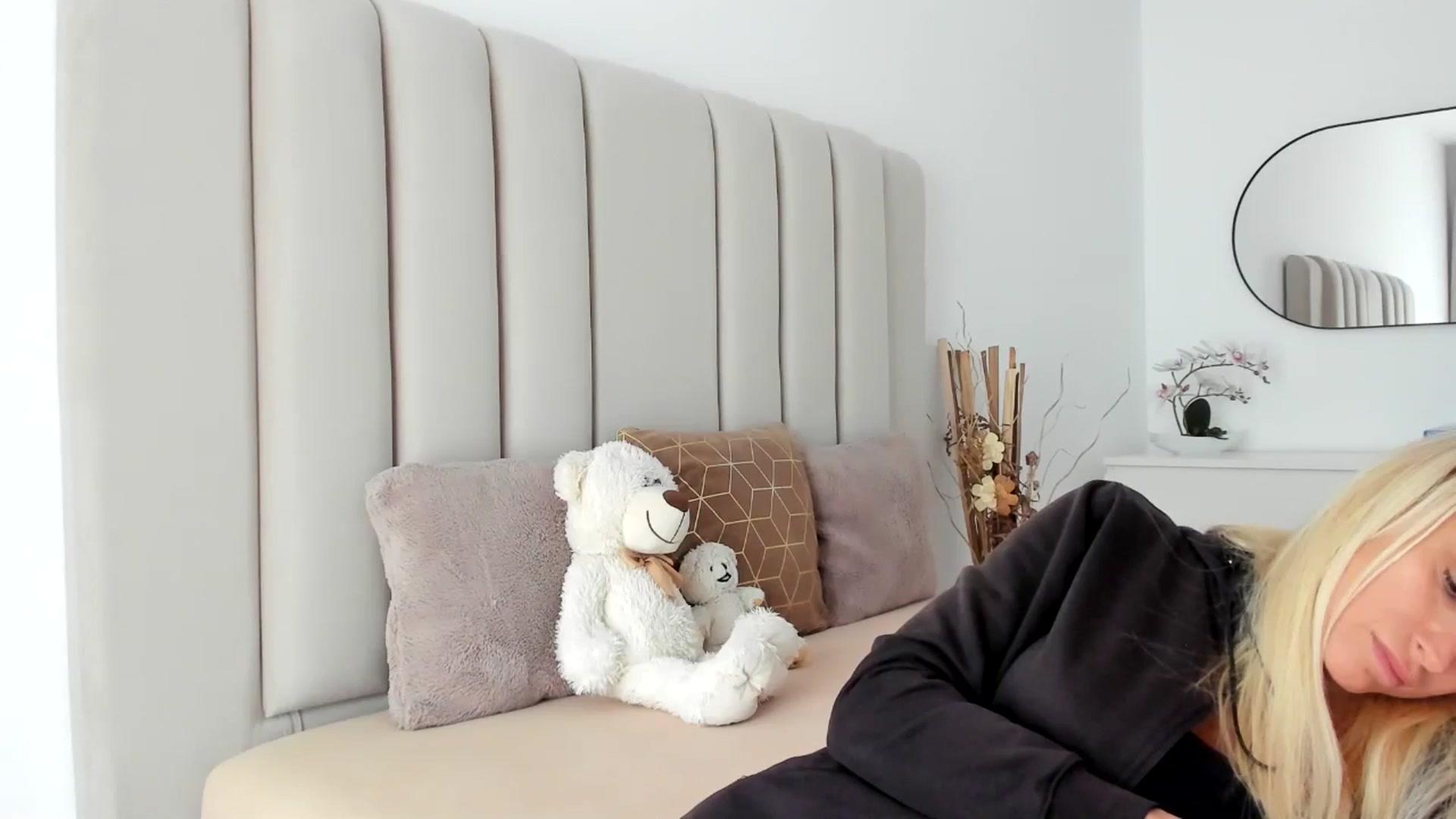 Gallery image thumbnail from Hrystina_'s myfreecams stream on, 11/21/2025, 14:30 image 12 of 20