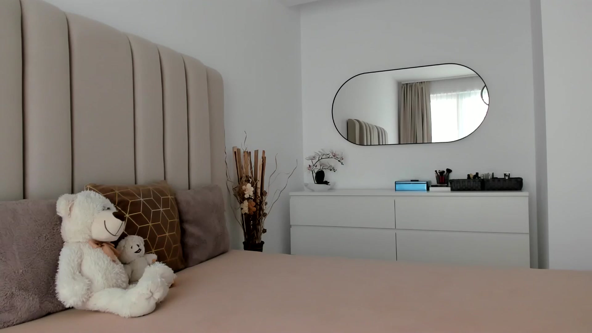 Gallery image thumbnail from Hrystina_'s myfreecams stream on, 11/22/2025, 15:33 image 4 of 20
