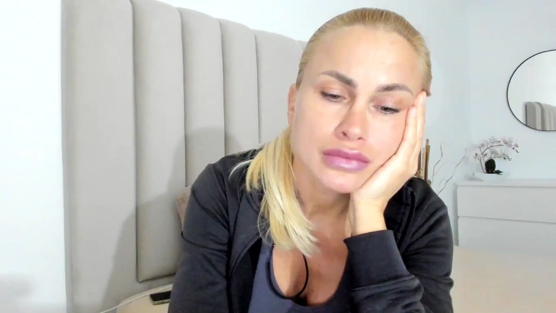 Gallery image thumbnail from Hrystina_'s myfreecams stream on, 11/24/2025, 15:27 image 2 of 20