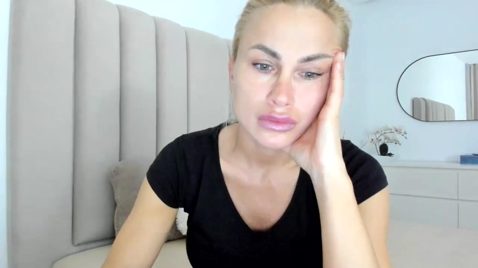 Gallery image thumbnail from Hrystina_'s myfreecams stream on, 11/27/2025, 15:49 image 14 of 20