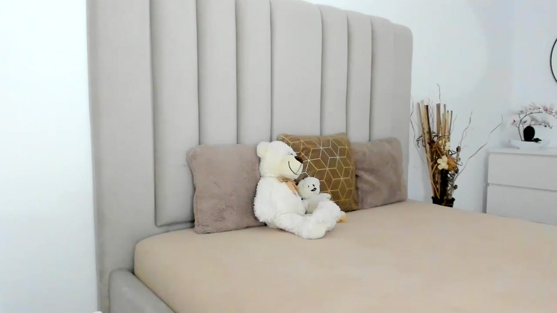 Gallery image thumbnail from Hrystina_'s myfreecams stream on, 11/27/2025, 18:19 image 7 of 20