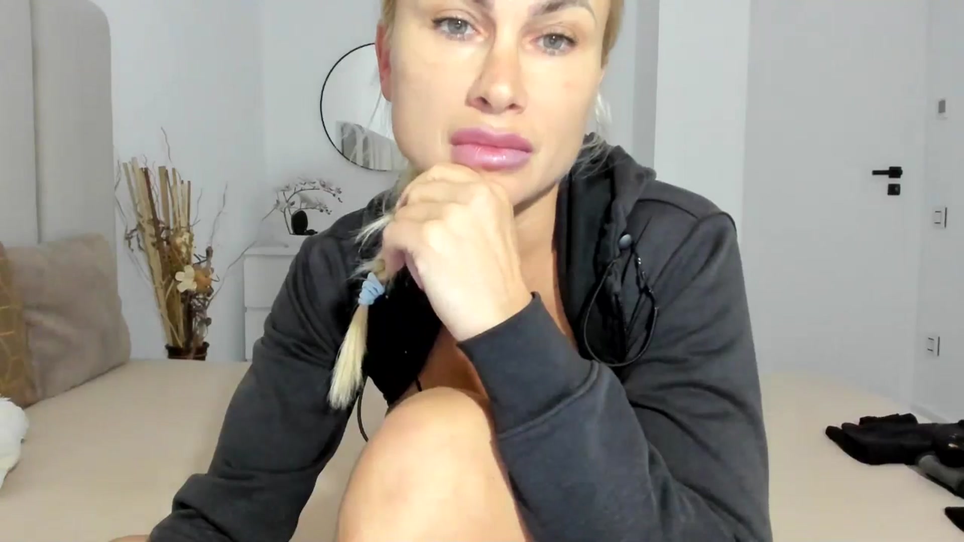 Gallery image thumbnail from Hrystina_'s myfreecams stream on, 11/27/2025, 18:19 image 5 of 20