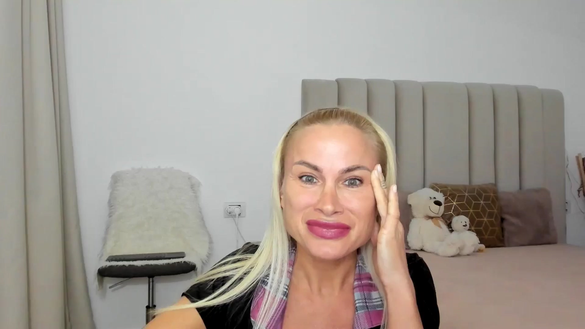 Gallery image thumbnail from Hrystina_'s myfreecams stream on, 11/29/2025, 15:12 image 8 of 20