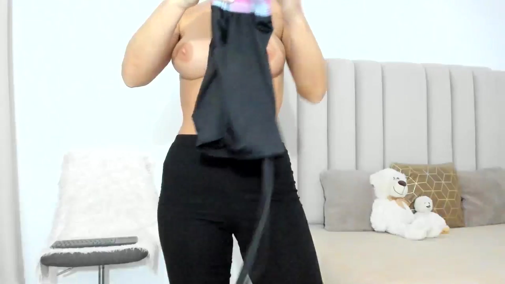 Gallery image thumbnail from Hrystina_'s myfreecams stream on, 12/01/2025, 17:32 image 11 of 20