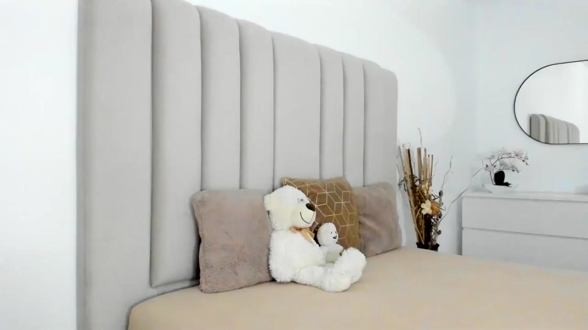 Gallery image thumbnail from Hrystina_'s myfreecams stream on, 12/03/2025, 16:38 image 16 of 20