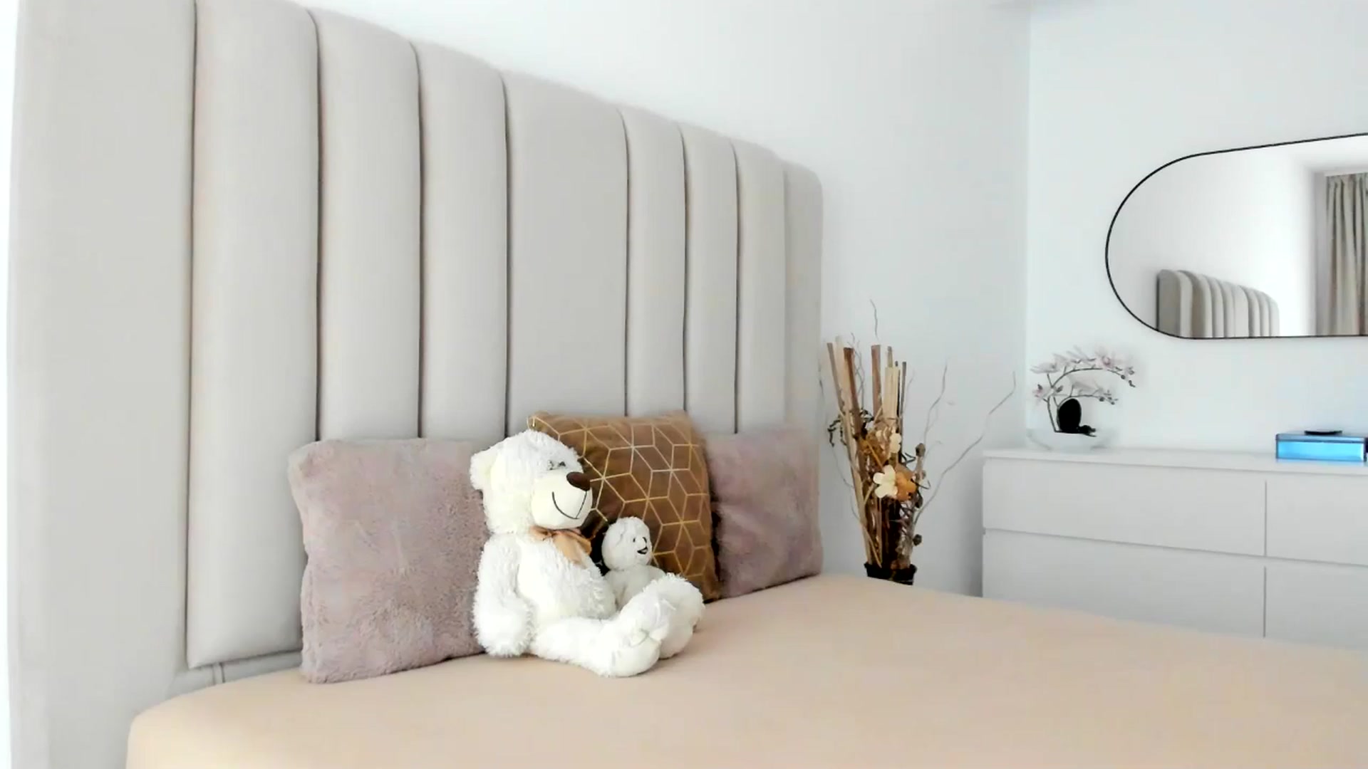 Gallery image thumbnail from Hrystina_'s myfreecams stream on, 12/03/2025, 16:38 image 1 of 20