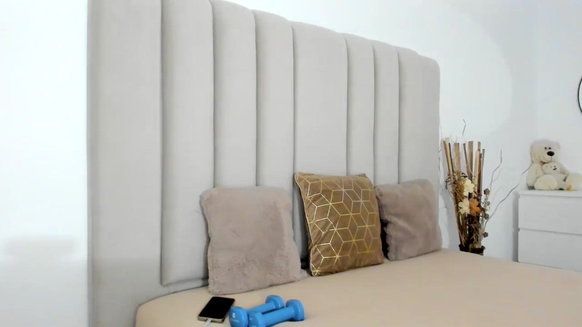 Gallery image thumbnail from Hrystina_'s myfreecams stream on, 12/04/2025, 16:56 image 14 of 20