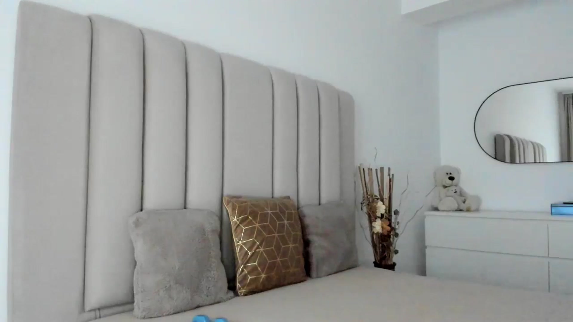 Gallery image thumbnail from Hrystina_'s myfreecams stream on, 12/04/2025, 16:56 image 8 of 20