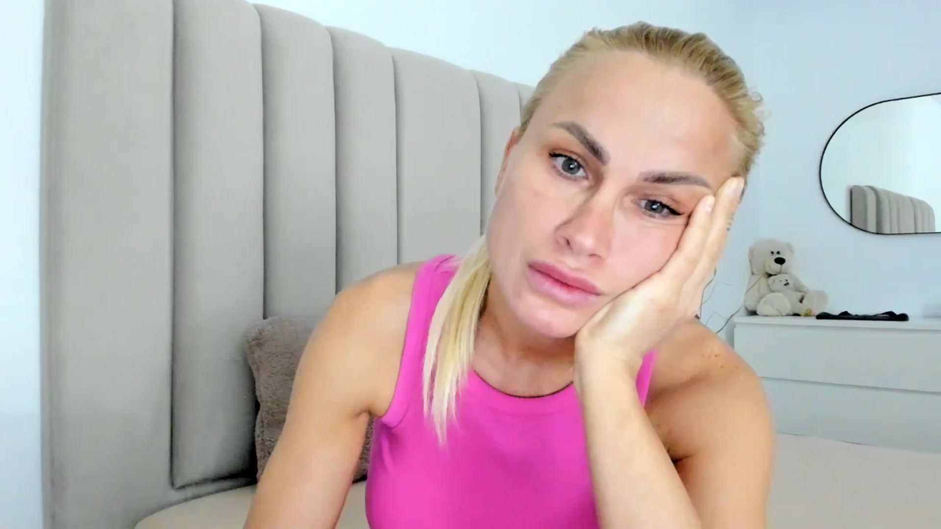 Gallery image thumbnail from Hrystina_'s myfreecams stream on, 12/08/2025, 16:25 image 17 of 20