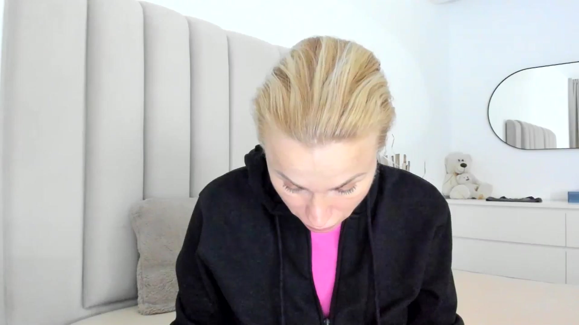 Gallery image thumbnail from Hrystina_'s myfreecams stream on, 12/08/2025, 18:55 image 6 of 20
