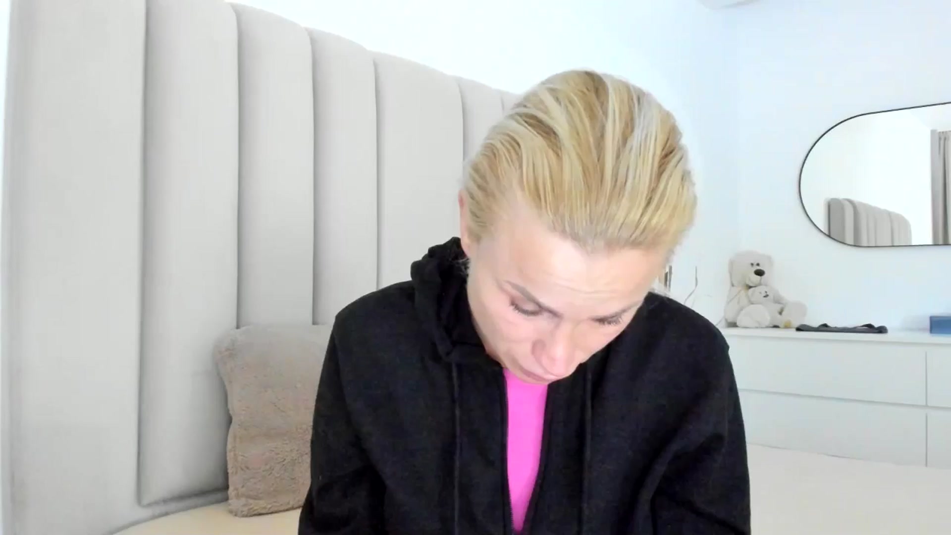 Gallery image thumbnail from Hrystina_'s myfreecams stream on, 12/08/2025, 18:55 image 10 of 20