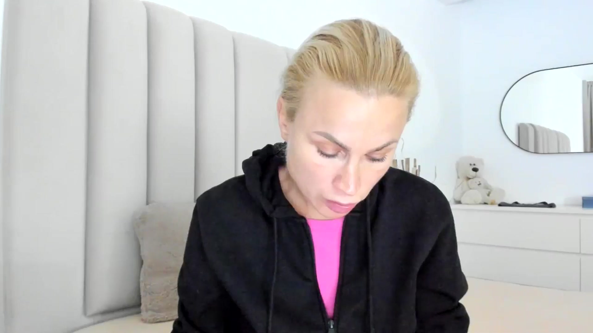 Gallery image thumbnail from Hrystina_'s myfreecams stream on, 12/08/2025, 18:55 image 5 of 20