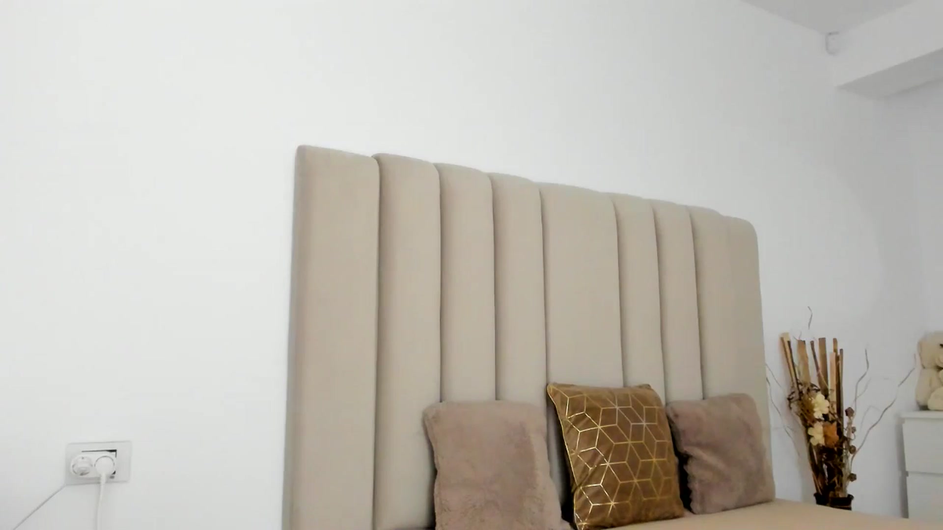 Gallery image thumbnail from Hrystina_'s myfreecams stream on, 12/09/2025, 18:01 image 19 of 20
