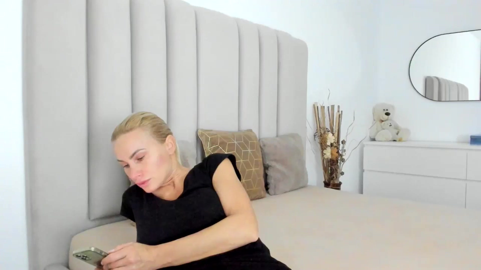 Gallery image thumbnail from Hrystina_'s myfreecams stream on, 12/09/2025, 18:01 image 8 of 20
