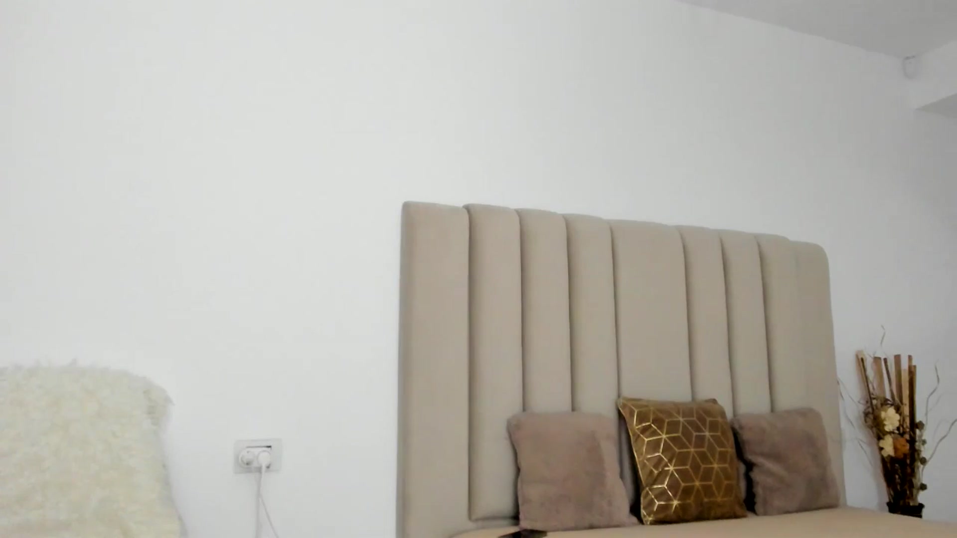 Gallery image thumbnail from Hrystina_'s myfreecams stream on, 12/10/2025, 17:31 image 2 of 20