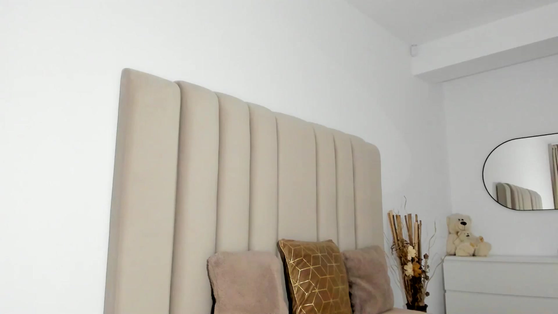 Gallery image thumbnail from Hrystina_'s myfreecams stream on, 12/11/2025, 17:04 image 1 of 20