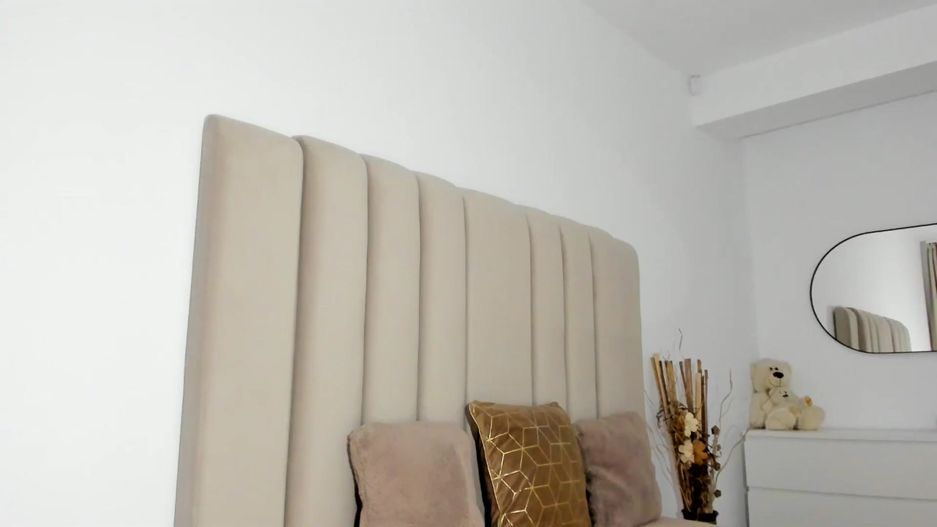 Gallery image thumbnail from Hrystina_'s myfreecams stream on, 12/11/2025, 17:04 image 2 of 20