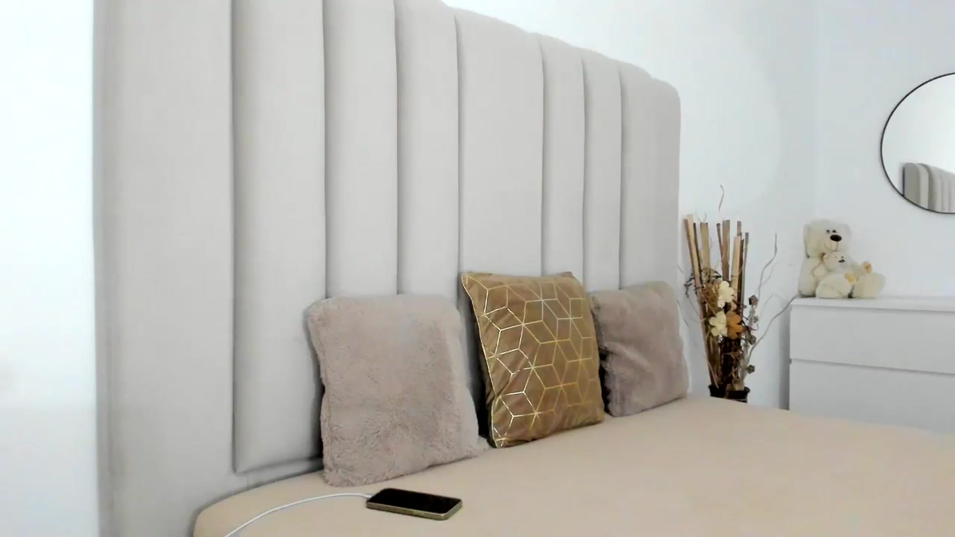 Gallery image thumbnail from Hrystina_'s myfreecams stream on, 12/12/2025, 17:23 image 5 of 20