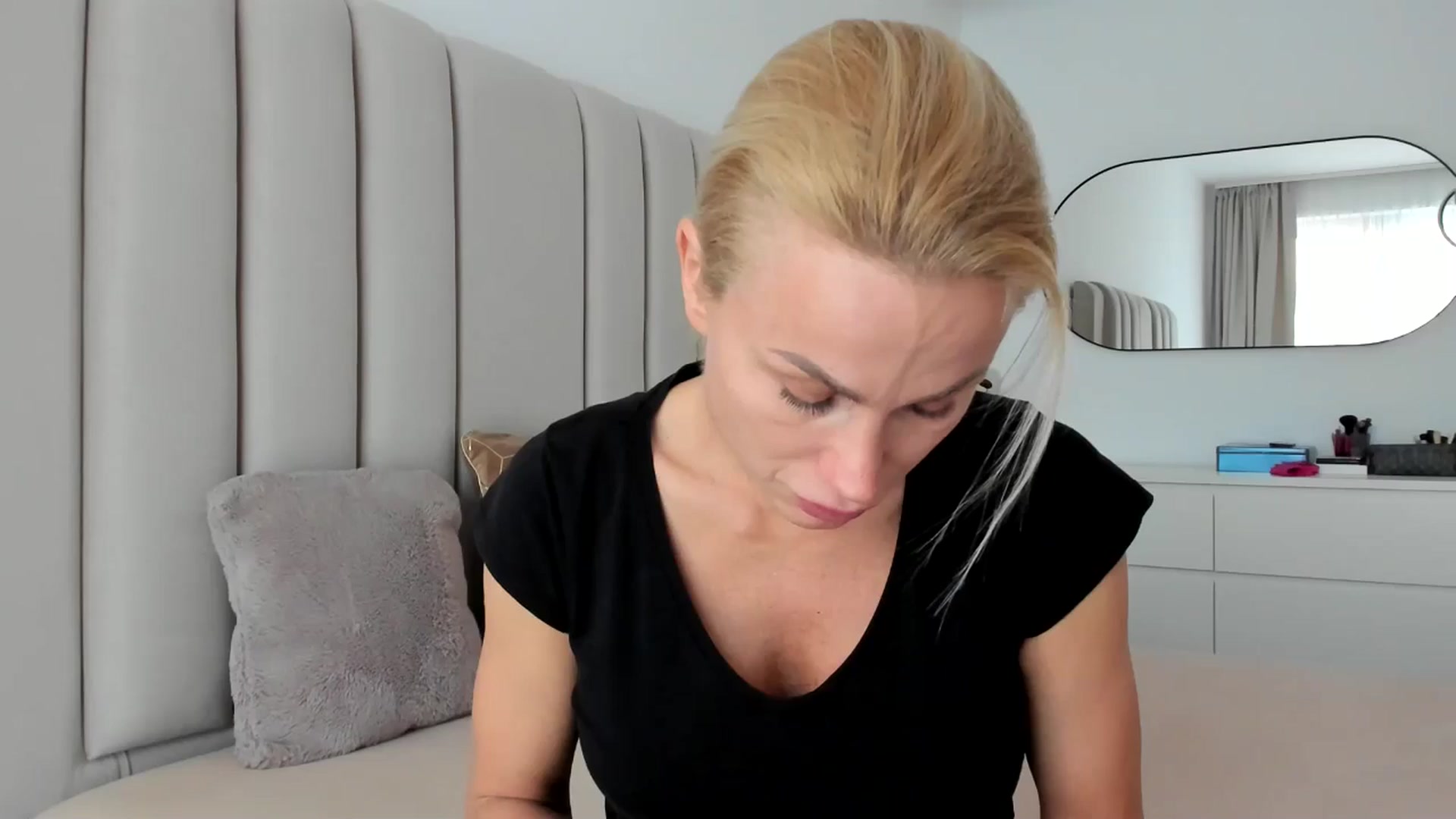 Gallery image thumbnail from Hrystina_'s myfreecams stream on, 12/13/2025, 15:12 image 13 of 20
