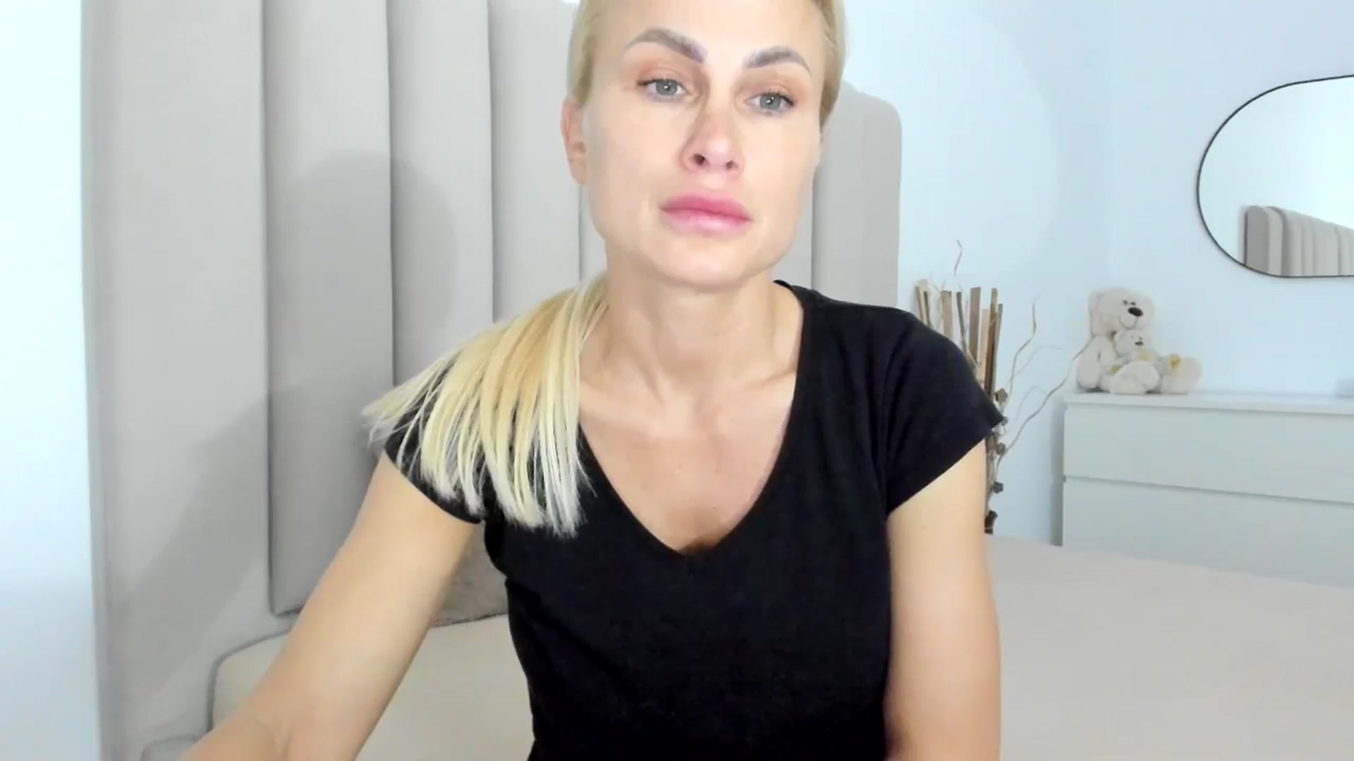 Gallery image thumbnail from Hrystina_'s myfreecams stream on, 12/13/2025, 17:08 image 2 of 20