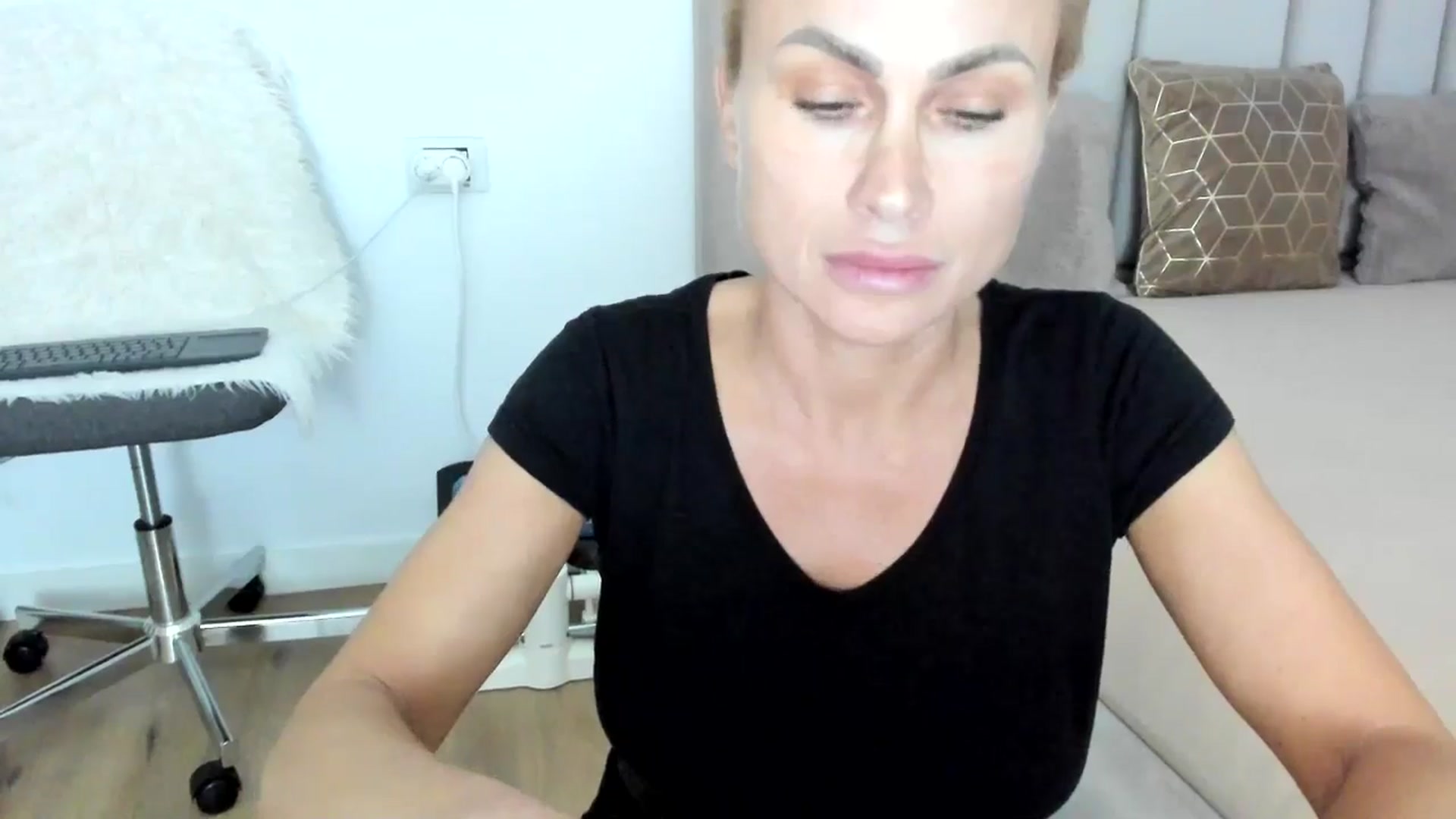 Gallery image thumbnail from Hrystina_'s myfreecams stream on, 12/13/2025, 18:04 image 16 of 20