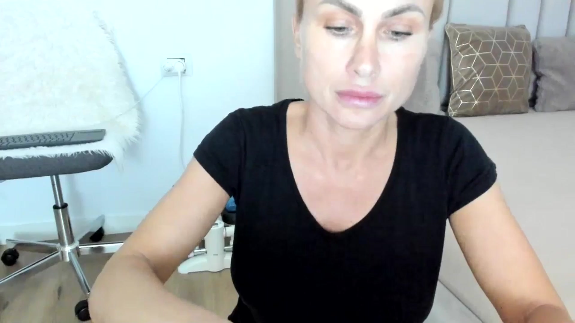 Gallery image thumbnail from Hrystina_'s myfreecams stream on, 12/13/2025, 18:04 image 15 of 20