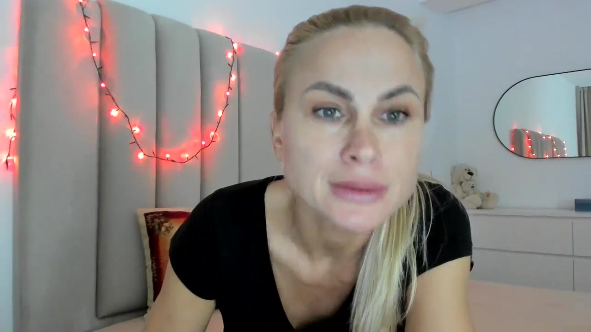 Gallery image thumbnail from Hrystina_'s myfreecams stream on, 12/16/2025, 17:40 image 6 of 20