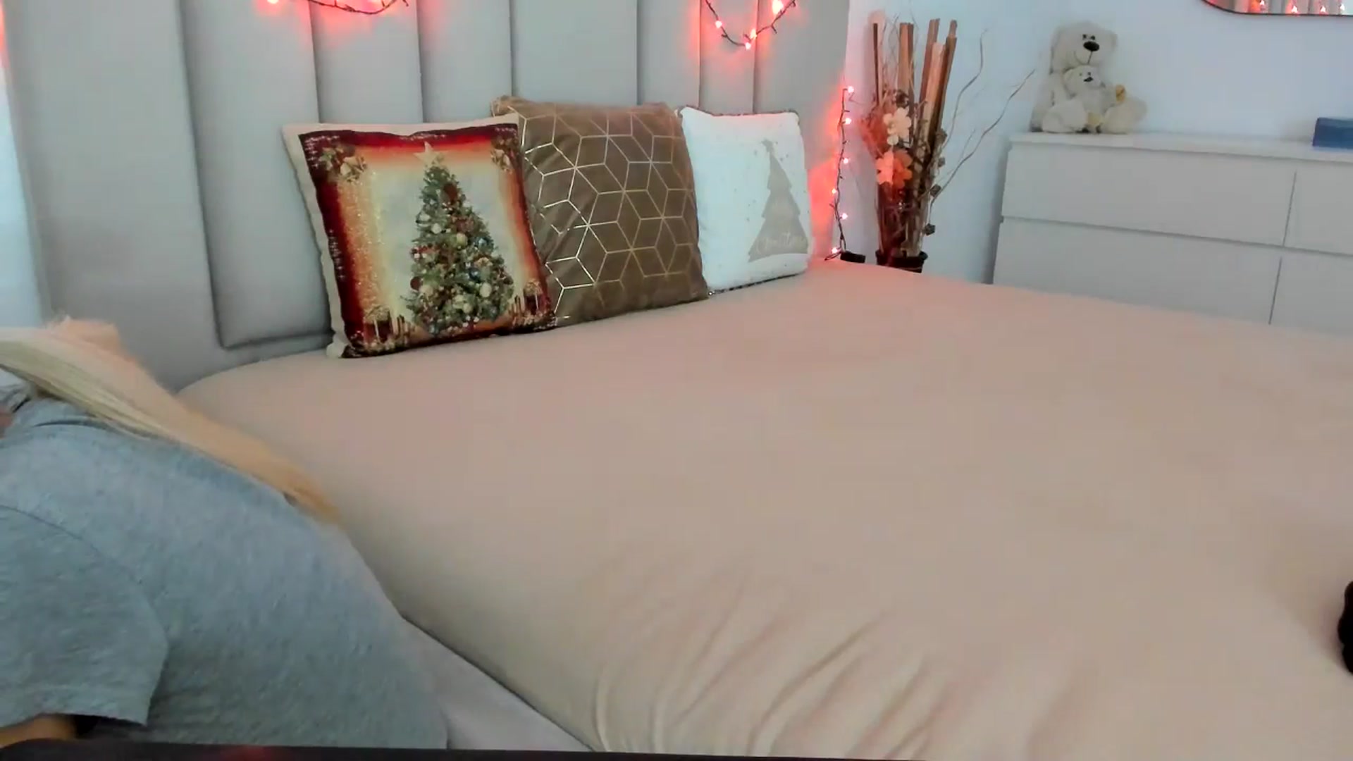Gallery image thumbnail from Hrystina_'s myfreecams stream on, 12/17/2025, 16:26 image 16 of 20