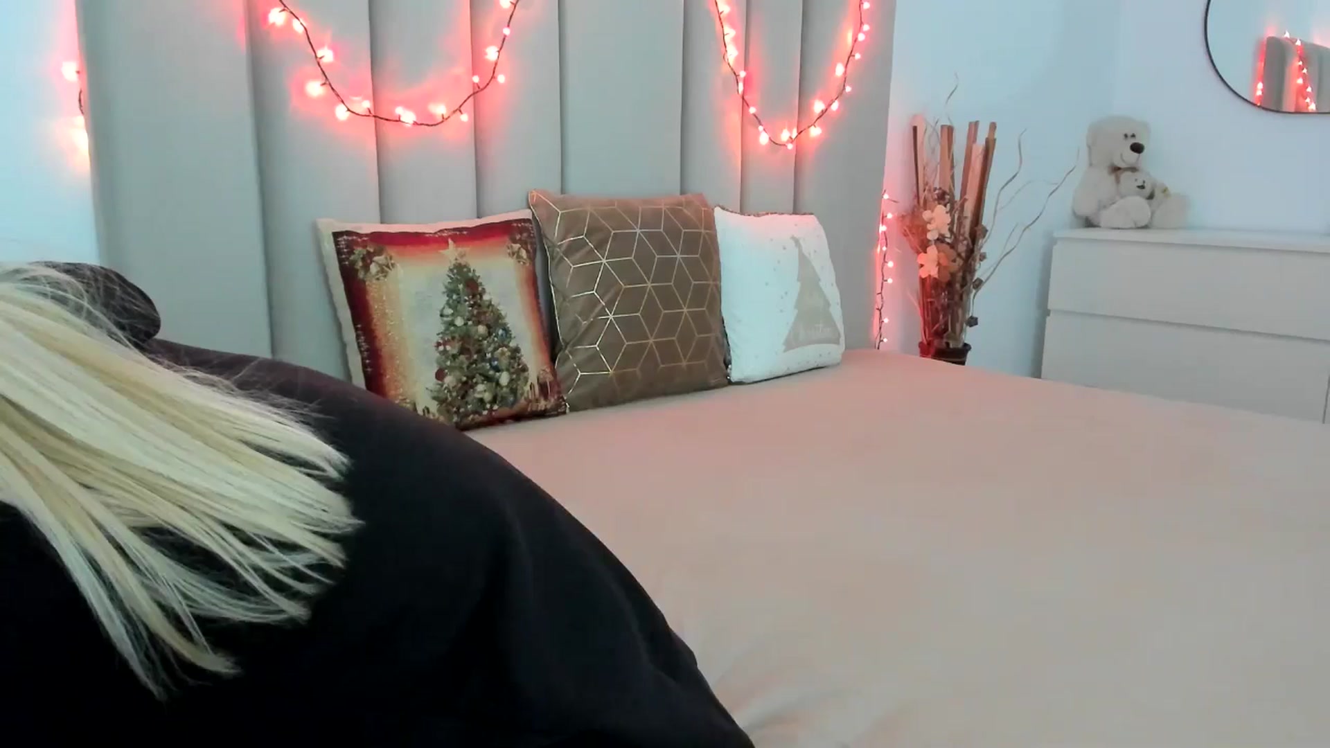 Gallery image thumbnail from Hrystina_'s myfreecams stream on, 12/18/2025, 16:37 image 16 of 20