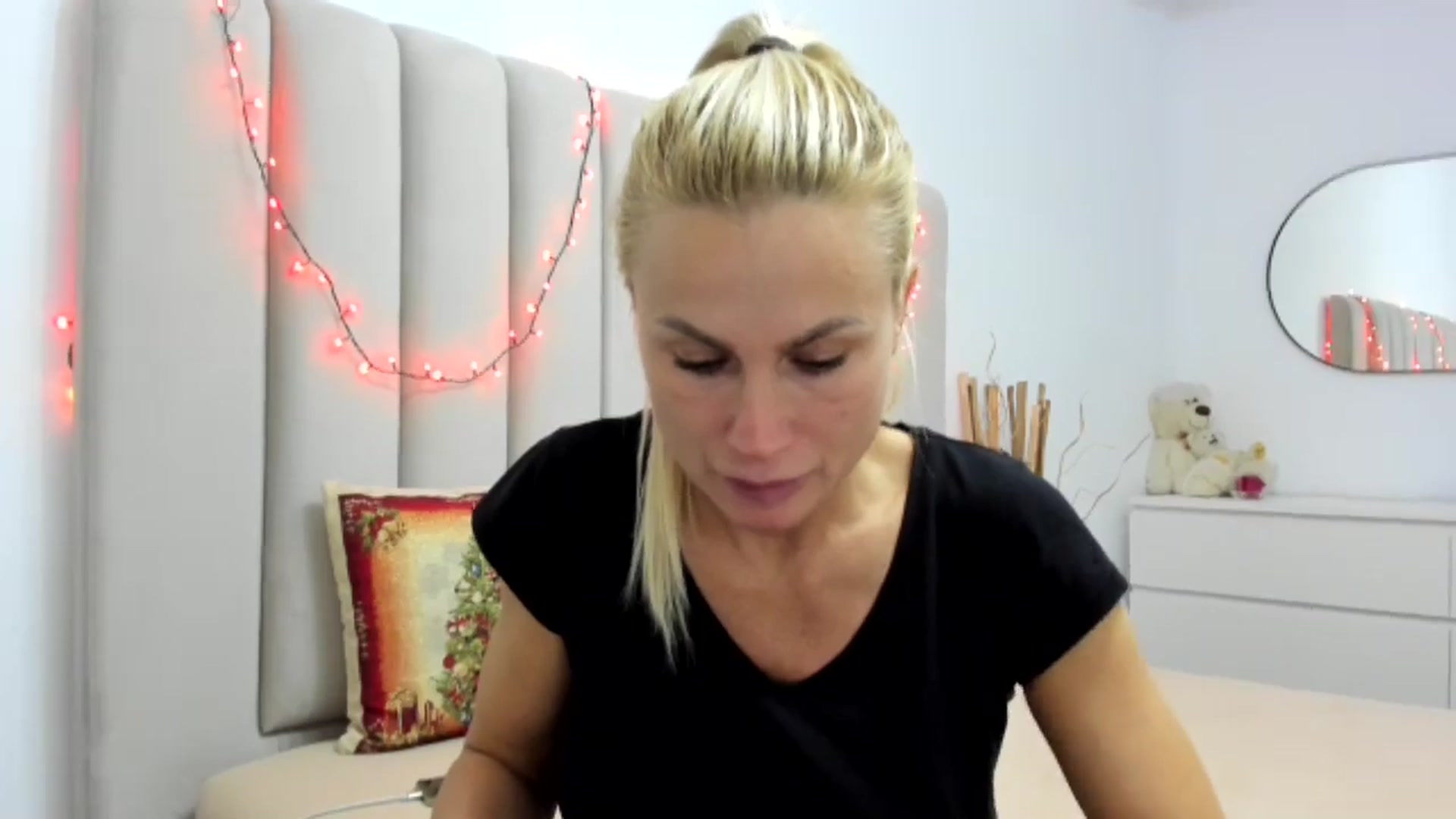 Gallery image thumbnail from Hrystina_'s myfreecams stream on, 12/19/2025, 16:04 image 20 of 20